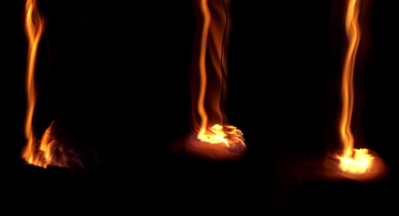 Die ewigen Feuer der Chimaira bei Nacht